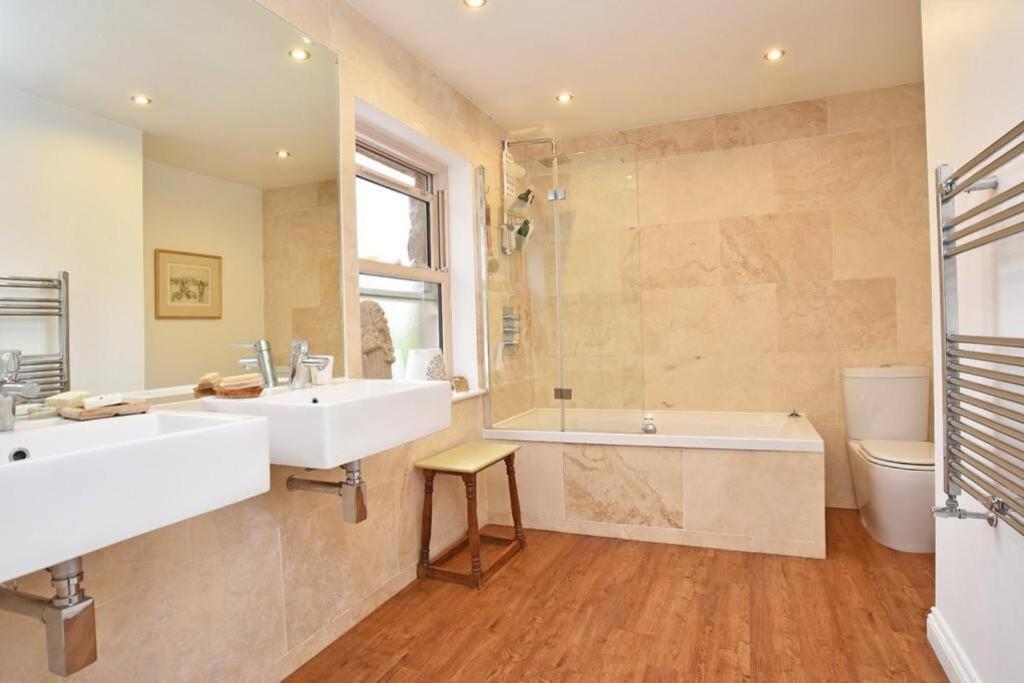 Hébergement de vacances Carlton House - Spacious 4 Bed Victorian Townhouse